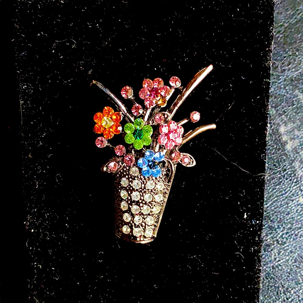 Flower basket brooch
